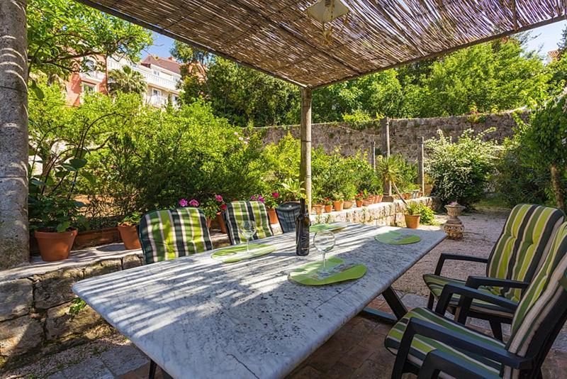 Heritage Dvori With Garden, Free Parking Next To Sea Beautiful Location Apartman Dubrovnik