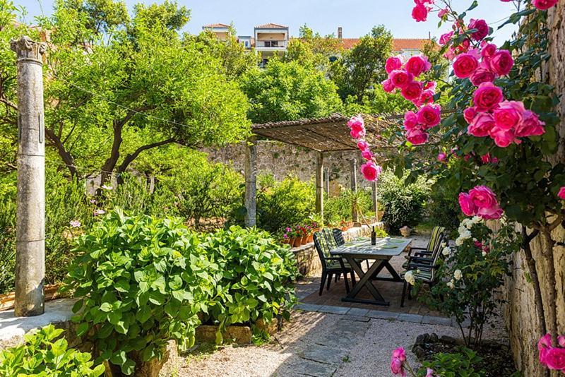 Heritage Dvori With Garden, Free Parking Next To Sea Beautiful Location * Dubrownik